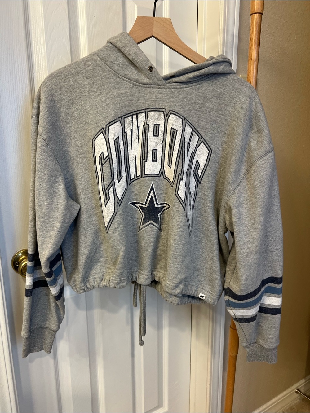 47 Women's Grey Cowboys Cropped Crewneck Hoodie Sweater